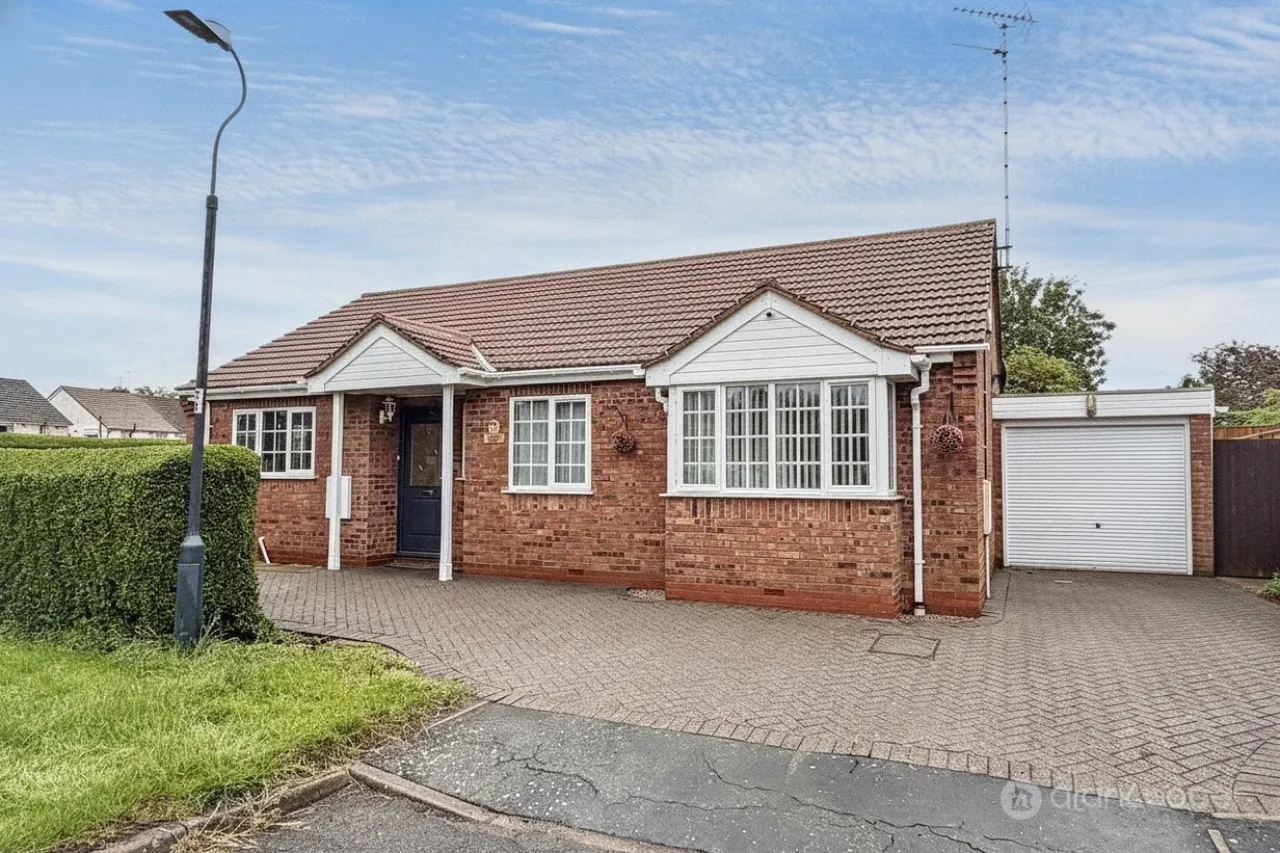 3 bed house for sale, Church Lane, Weddington, CV10
