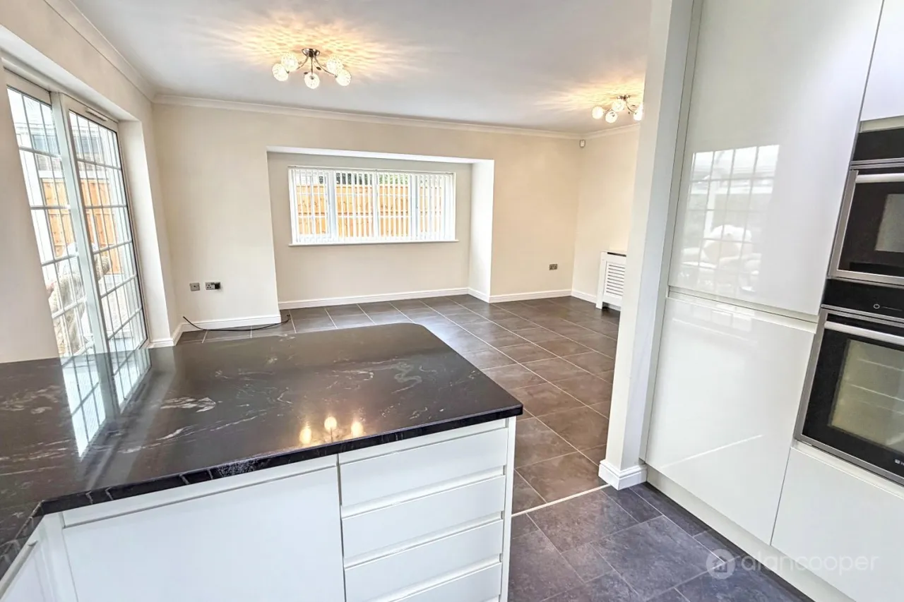 Church Lane, Weddington, CV10, photo 10
