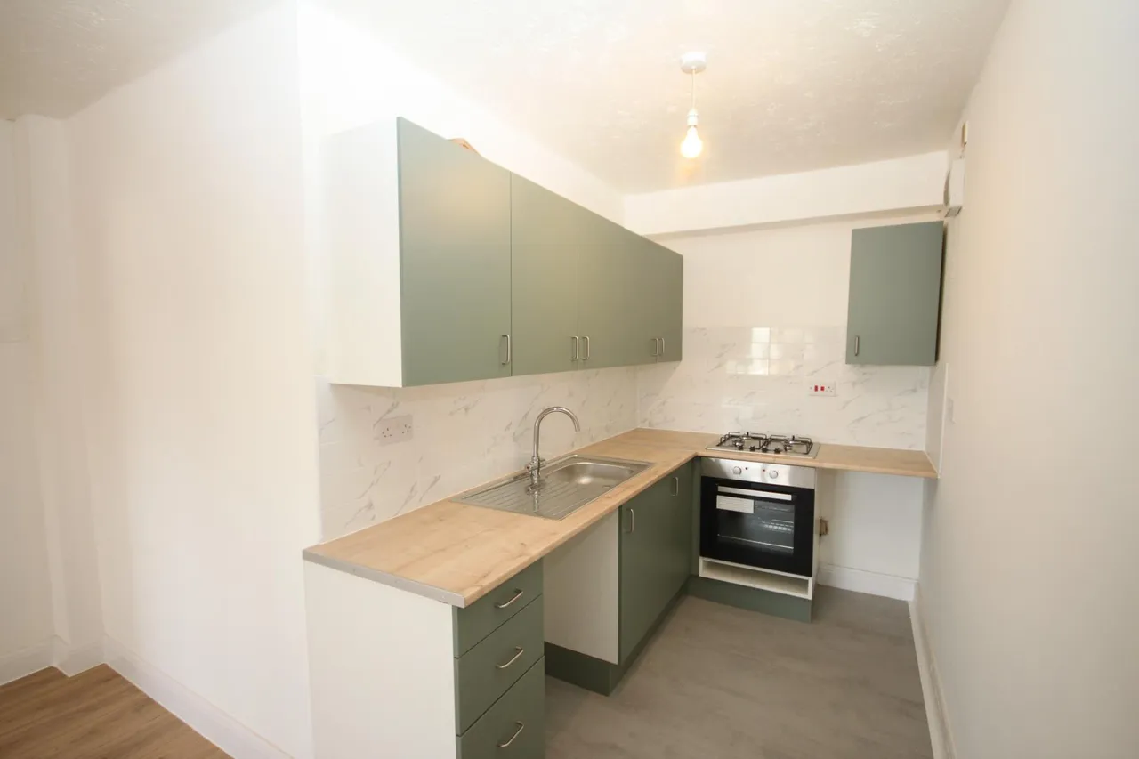Dunstable Road, Luton, LU4, photo 3