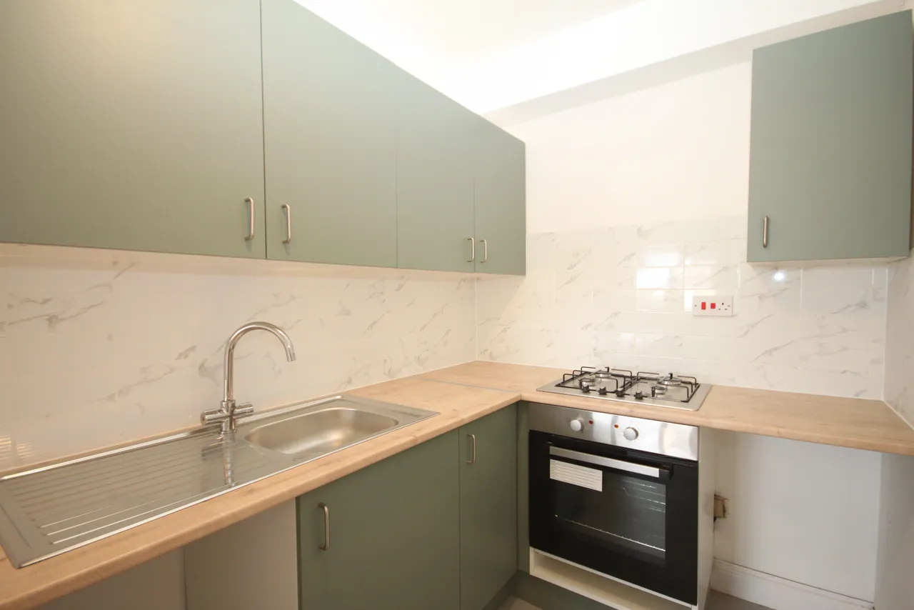 1 bed flat to rent — Dunstable Road, Luton, LU4