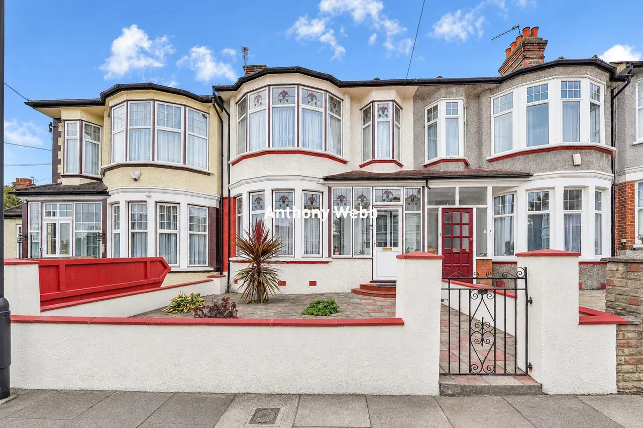 3 bed property for sale, The Rise, Palmers Green, N13
