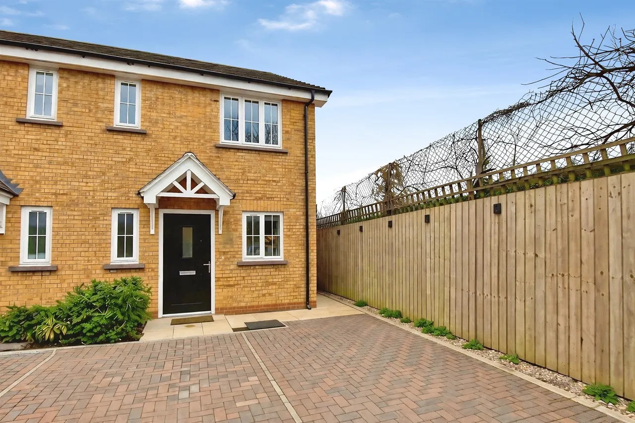 2 bed house for sale — Citizens Way, Wednesbury