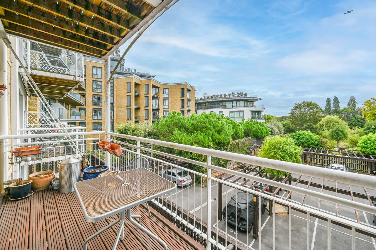 4 Regatta Point, Kew Bridge Road, Brentford, photo 4