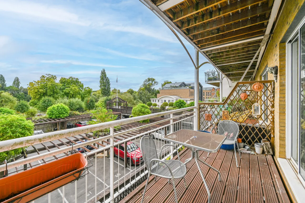 4 Regatta Point, Kew Bridge Road, Brentford, photo 6