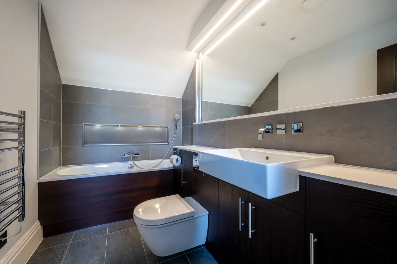 Apartment 5, Chantry Point, Northdown Lane, Guildford, photo 8
