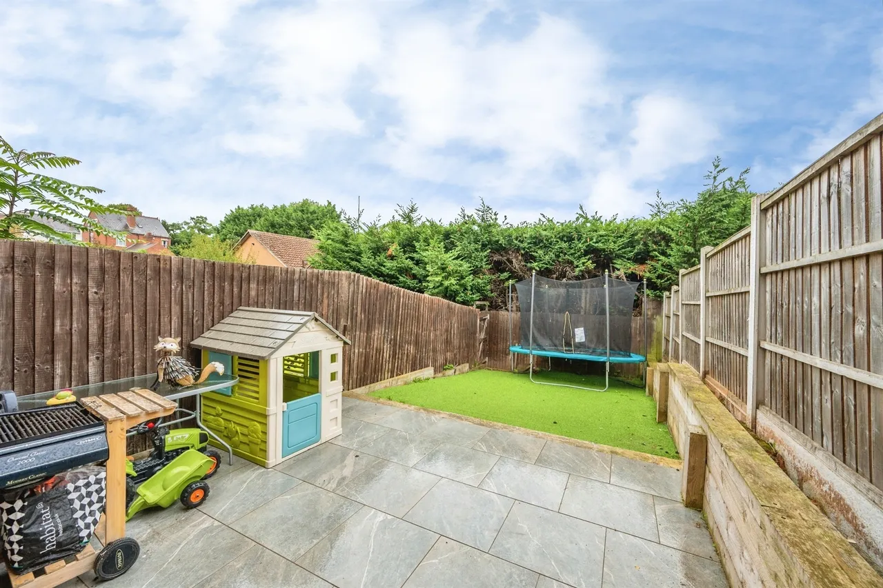 Quayle Court, Kidderminster, DY11, photo 8