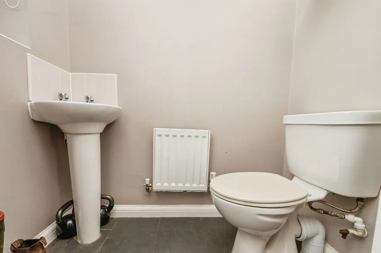 Quayle Court, Kidderminster, DY11, photo 13