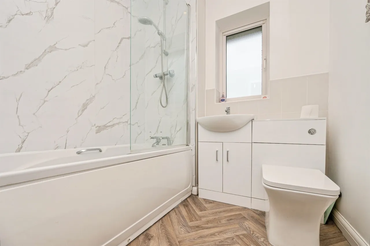Quayle Court, Kidderminster, DY11, photo 9
