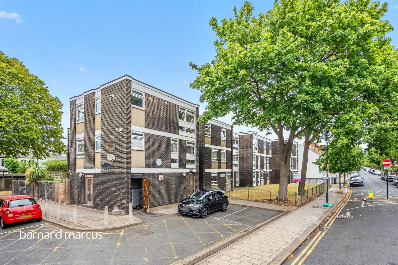 3 bed flat for sale — Pathfield Road, London