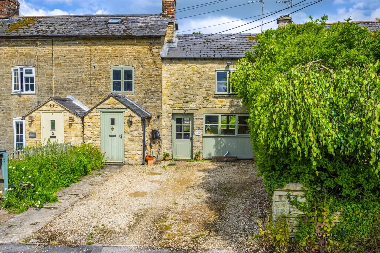 The Street, Crudwell, SN16, photo 4