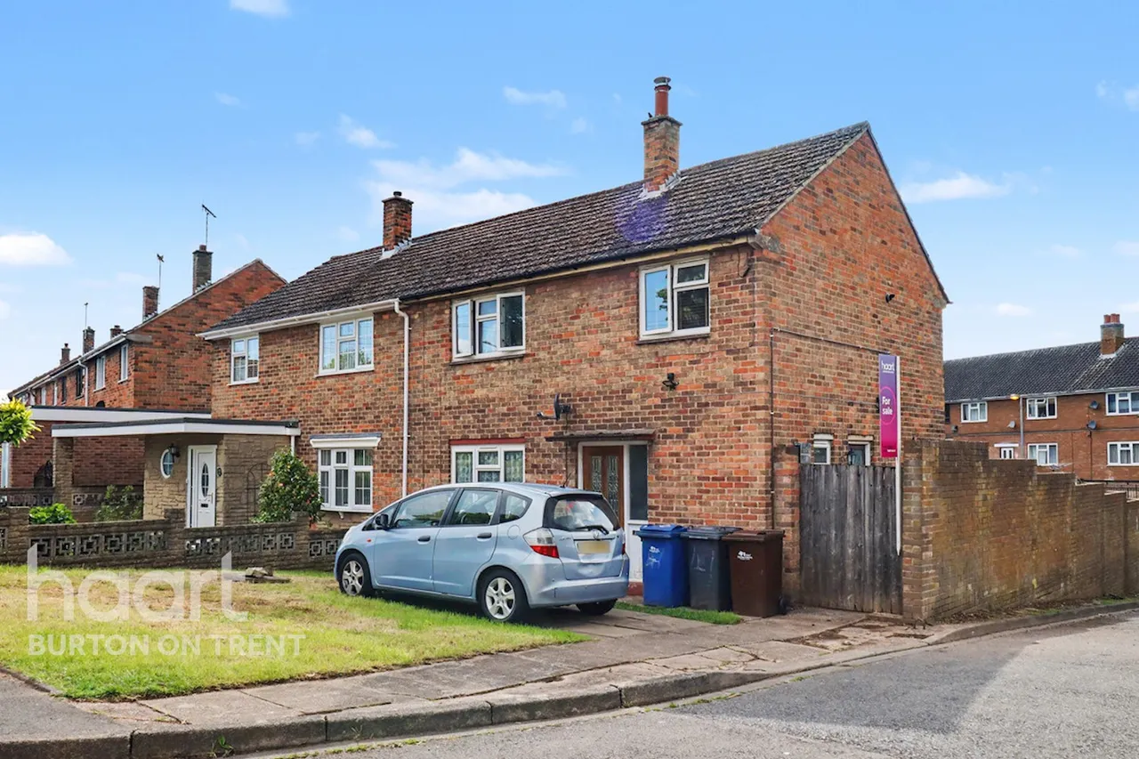 3 bed house for sale, Birchfield Road, Burton-On-Trent, DE15