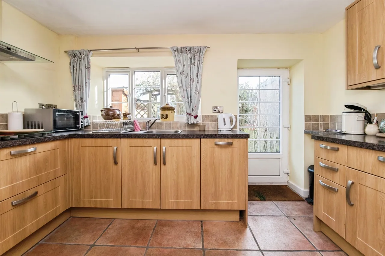 Musbury Road, Axminster, photo 7