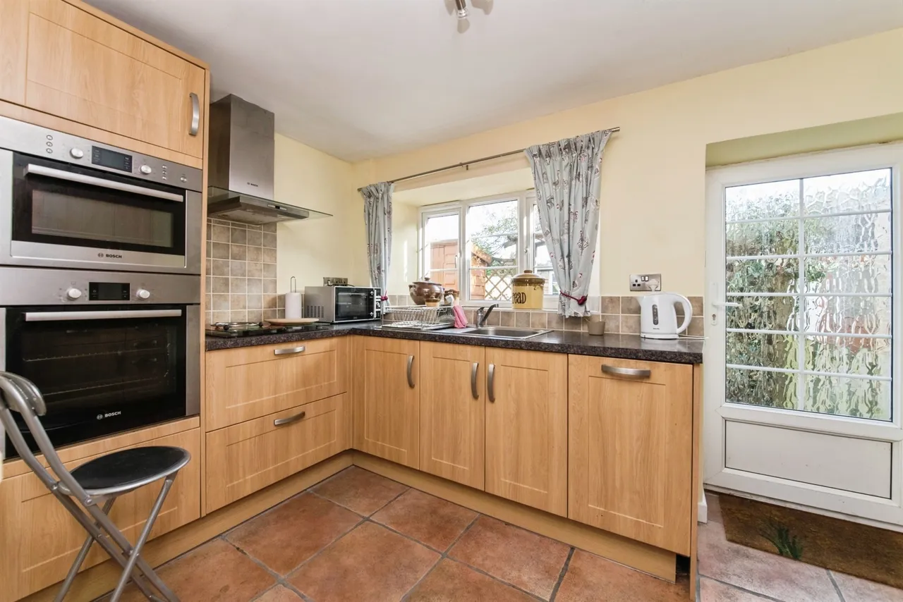 Musbury Road, Axminster, photo 6