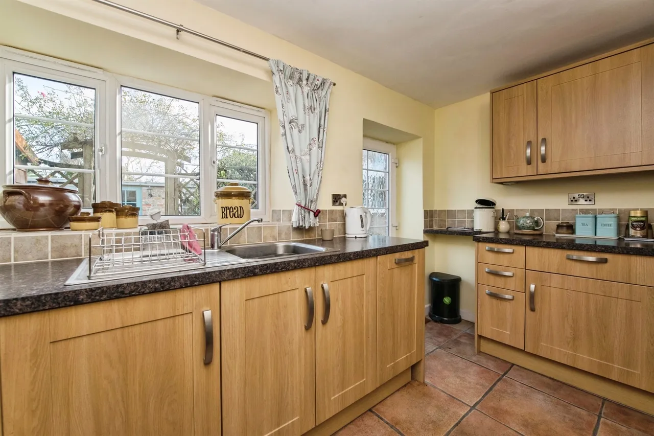 Musbury Road, Axminster, photo 8