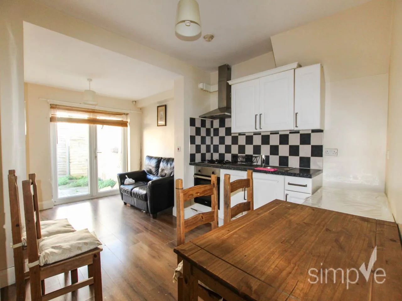 2 bed flat to rent, East Avenue, Hayes, UB3
