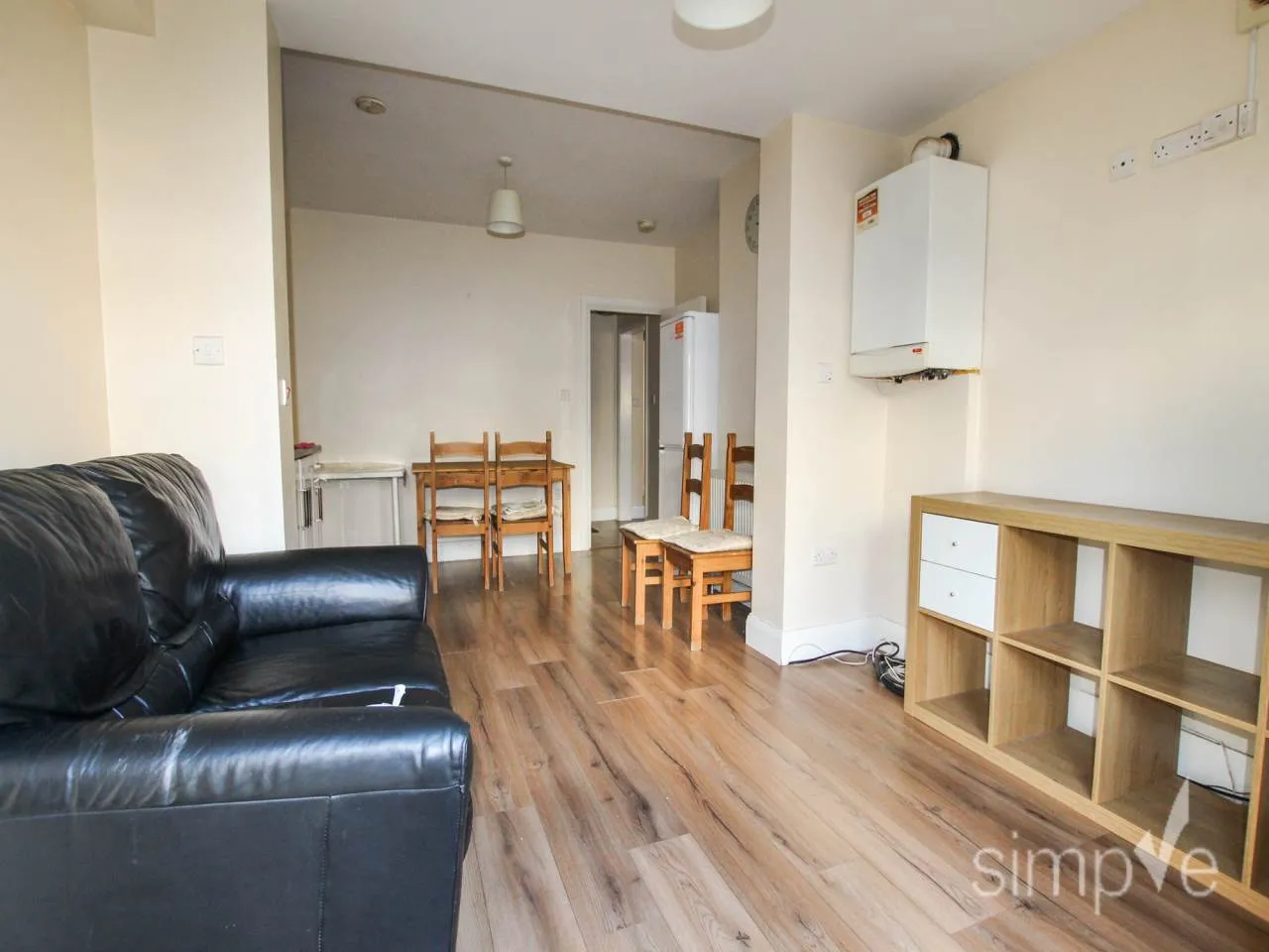 East Avenue, Hayes, UB3, photo 4