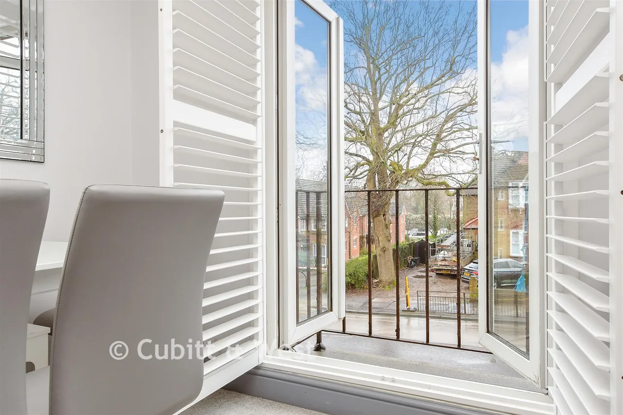 2 bed flat for sale, Chaldon Road, Caterham, CR3