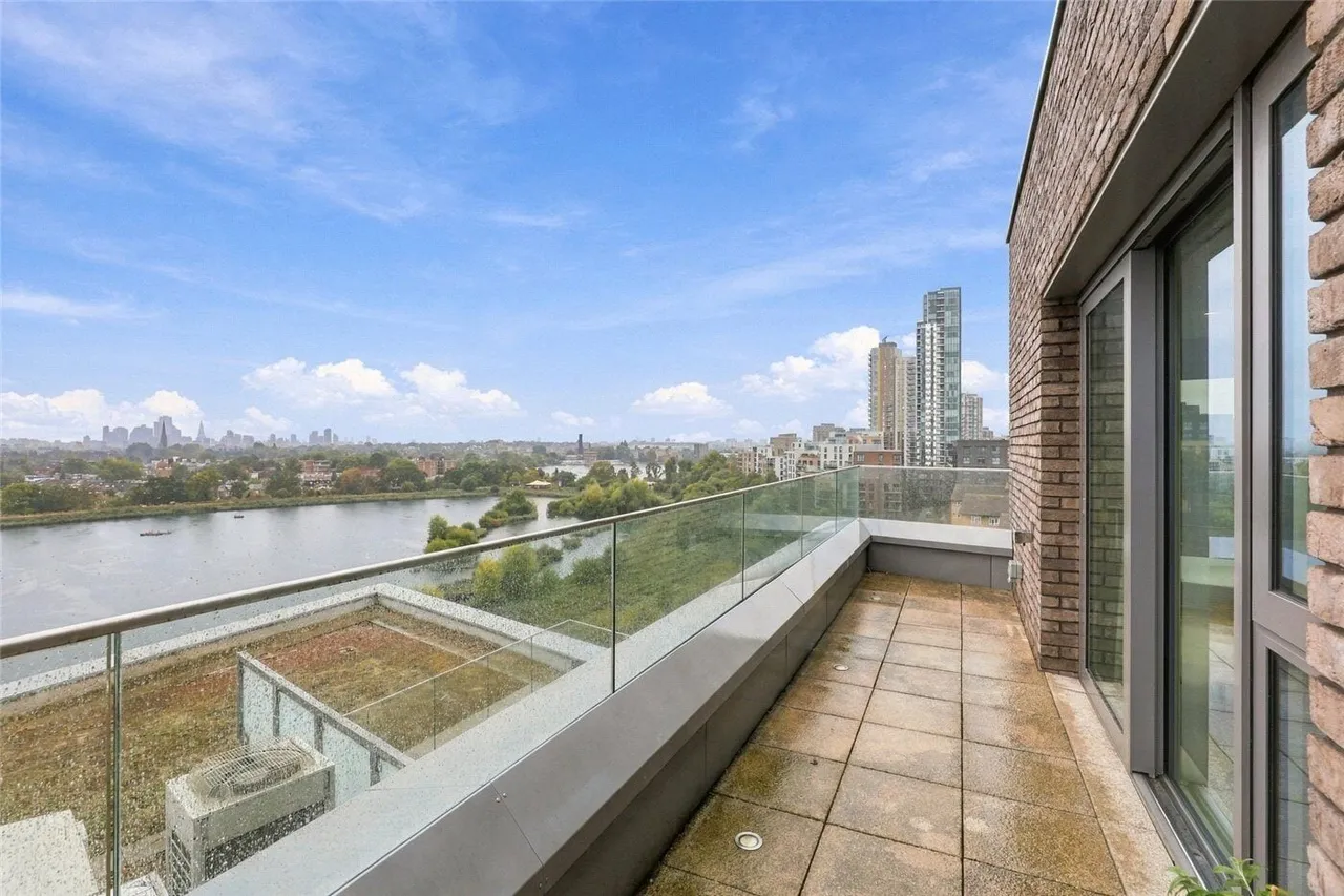 3 bed flat for sale, Newnton Close, London, N4