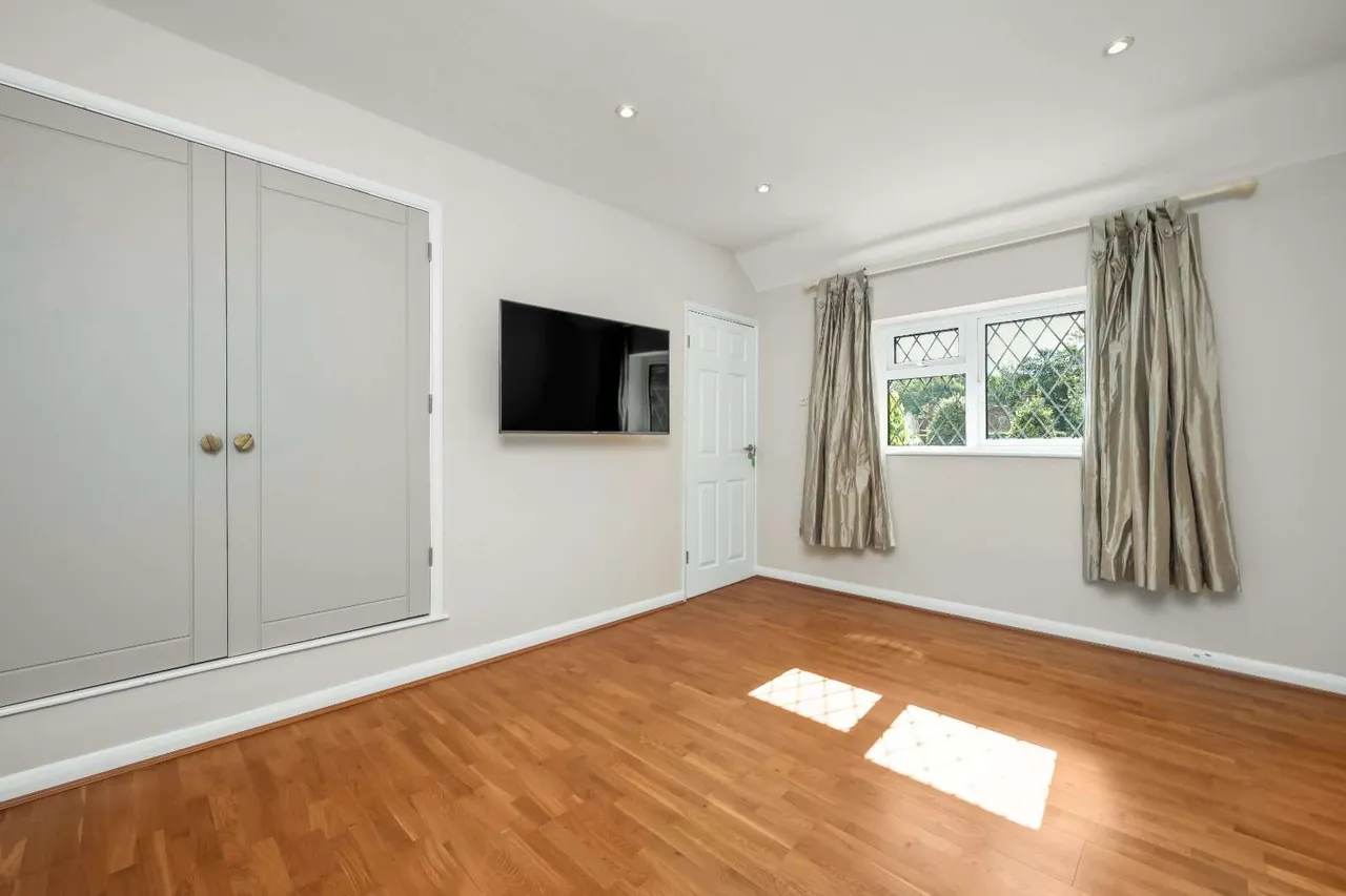 Meadway, Esher, Surrey, KT10 9HF, photo 11