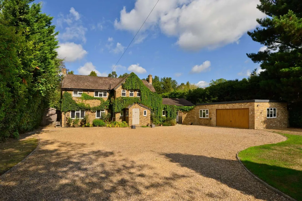 7 bed house to rent — Meadway, Esher, Surrey, KT10 9HF