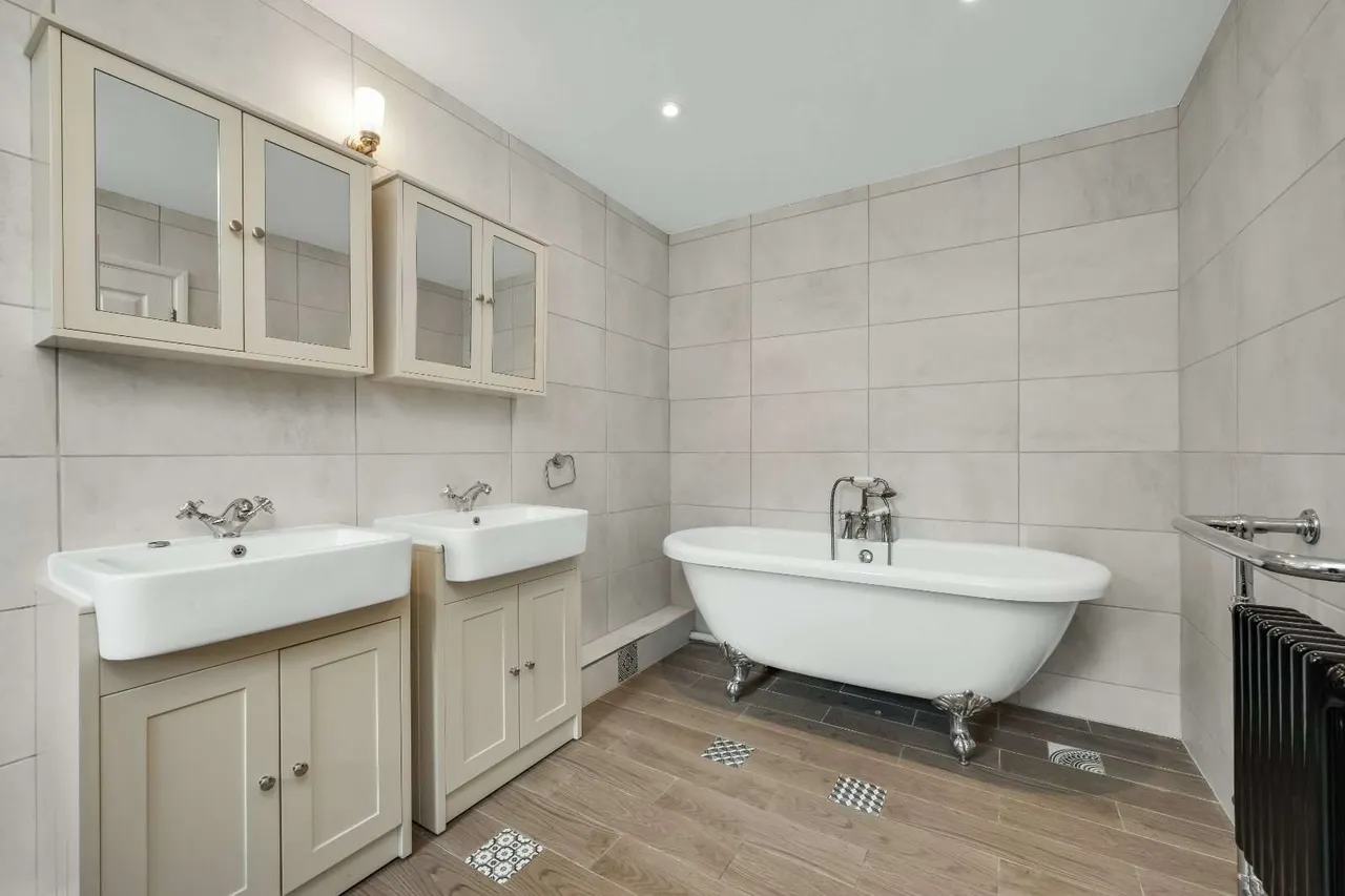 Meadway, Esher, Surrey, KT10 9HF, photo 8