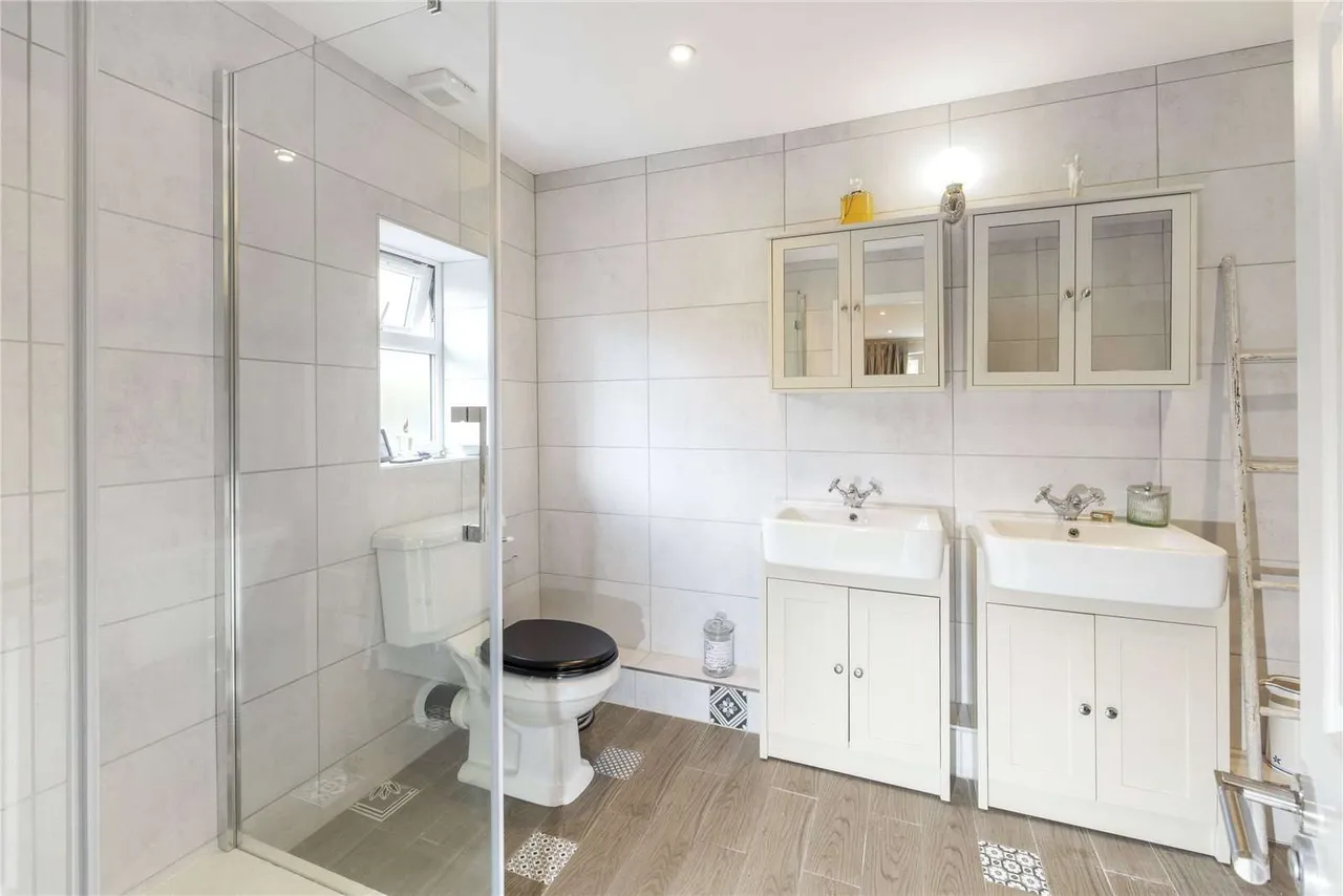 Meadway, Esher, Surrey, KT10 9HF, photo 10