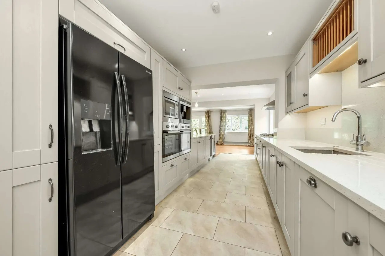 Meadway, Esher, Surrey, KT10 9HF, photo 4