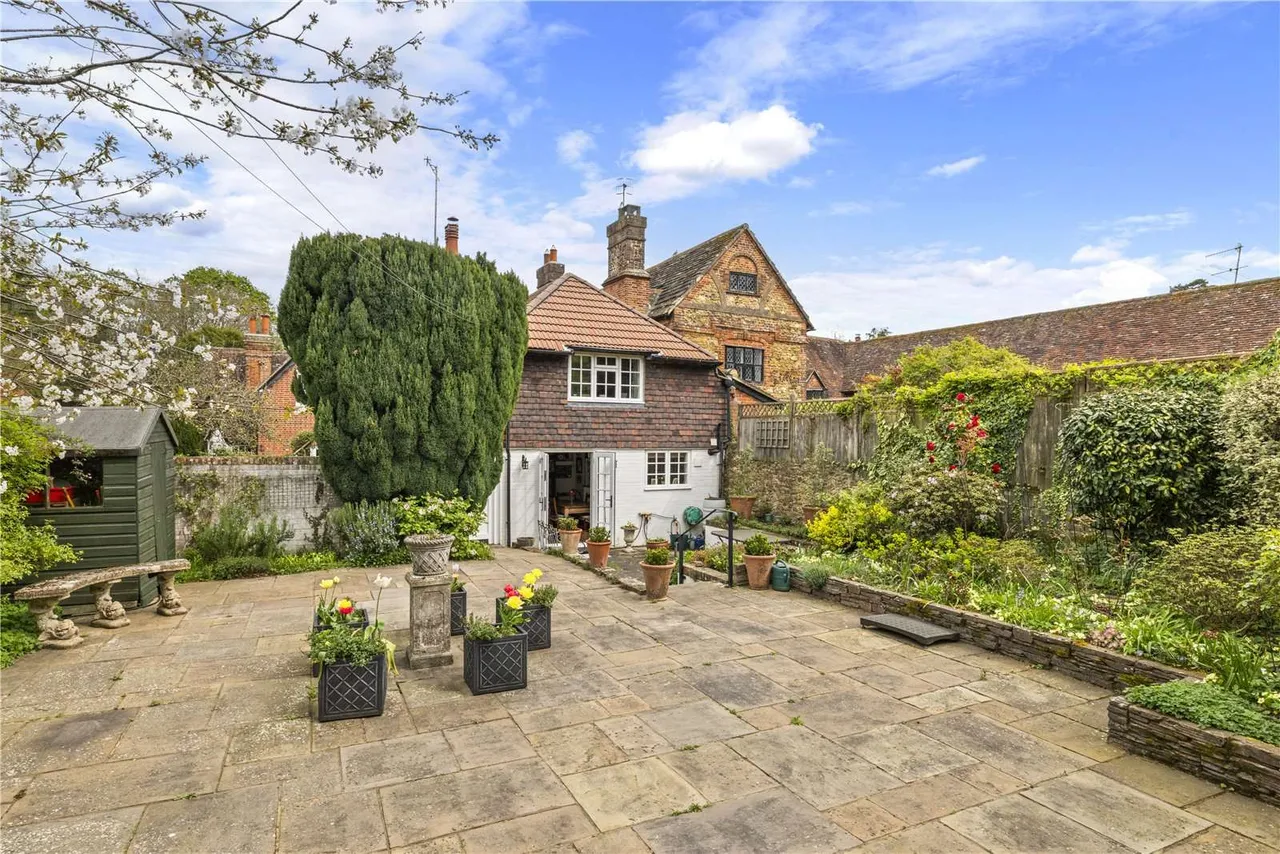 Westcott Street, Westcott, RH4, photo 17