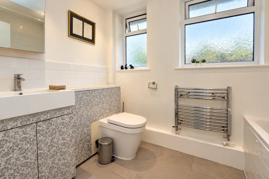 Sugden Road, Thames Ditton, KT7, photo 10