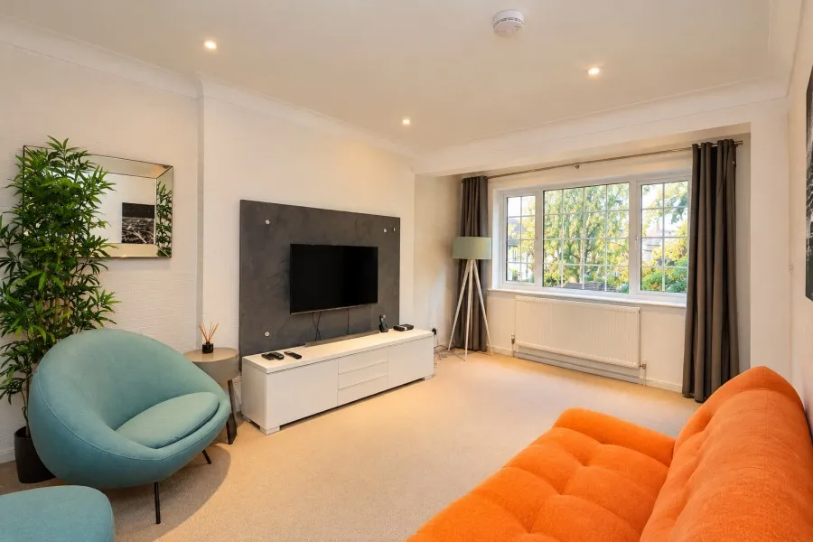 Sugden Road, Thames Ditton, KT7, photo 3