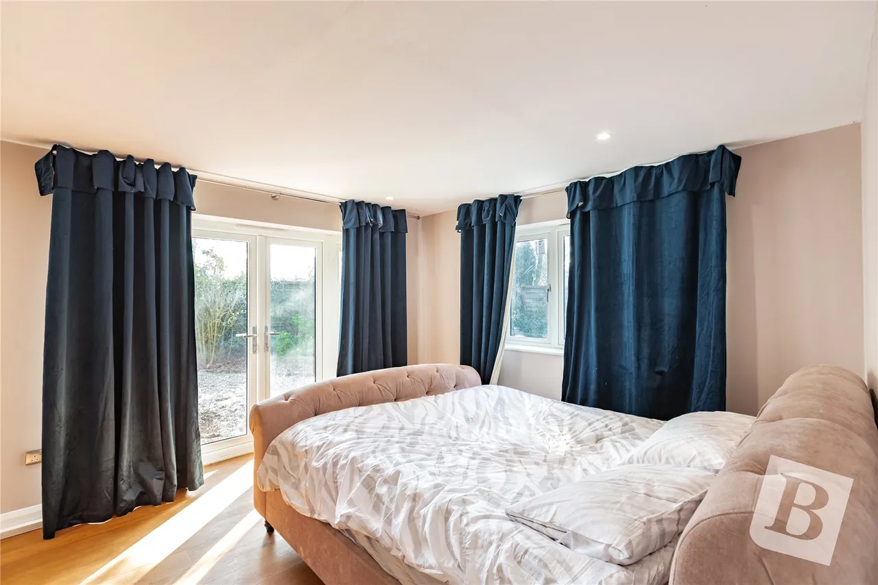 Ashwells Road, Pilgrims Hatch, CM15, photo 13