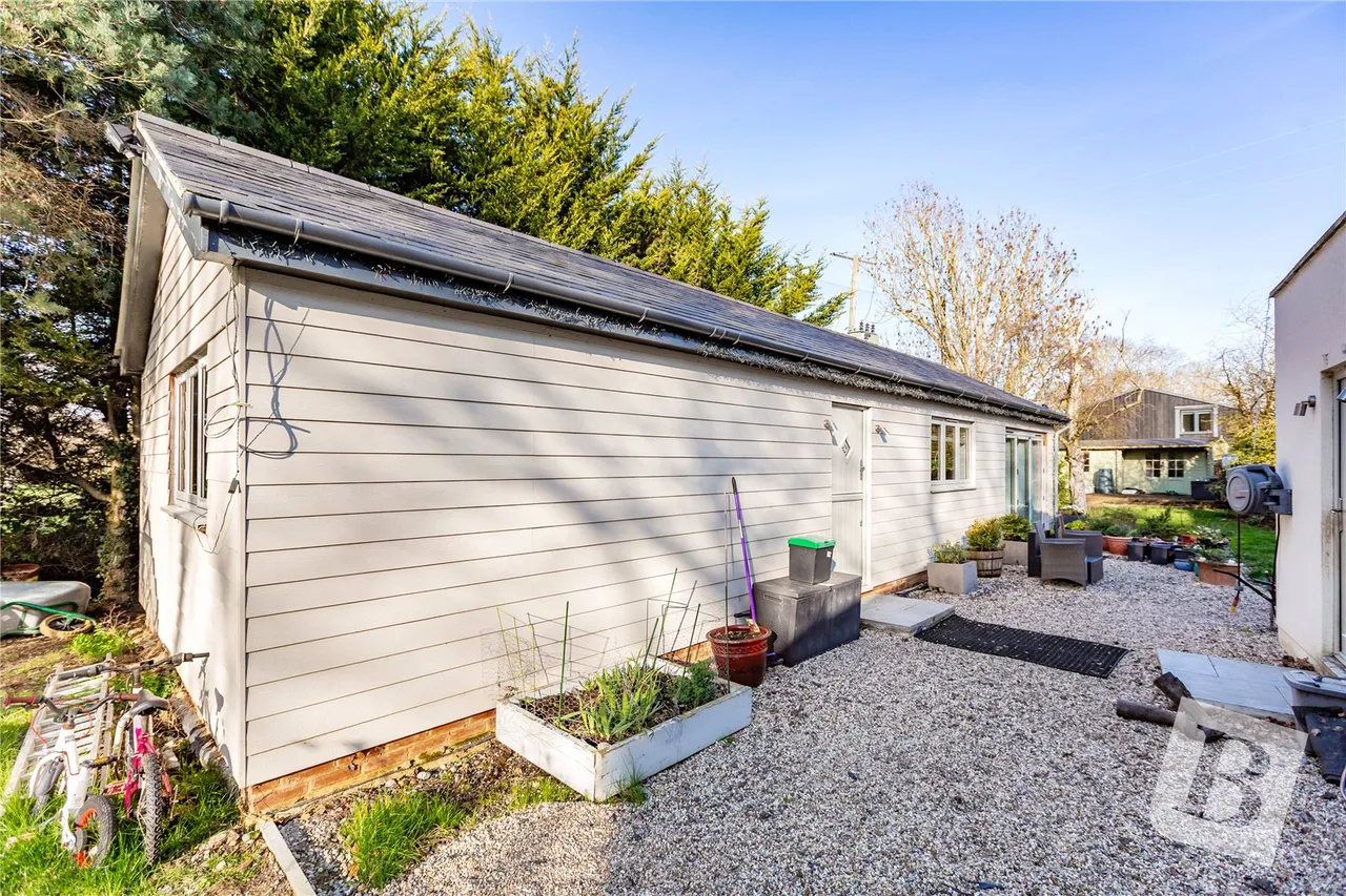 Ashwells Road, Pilgrims Hatch, CM15, photo 39