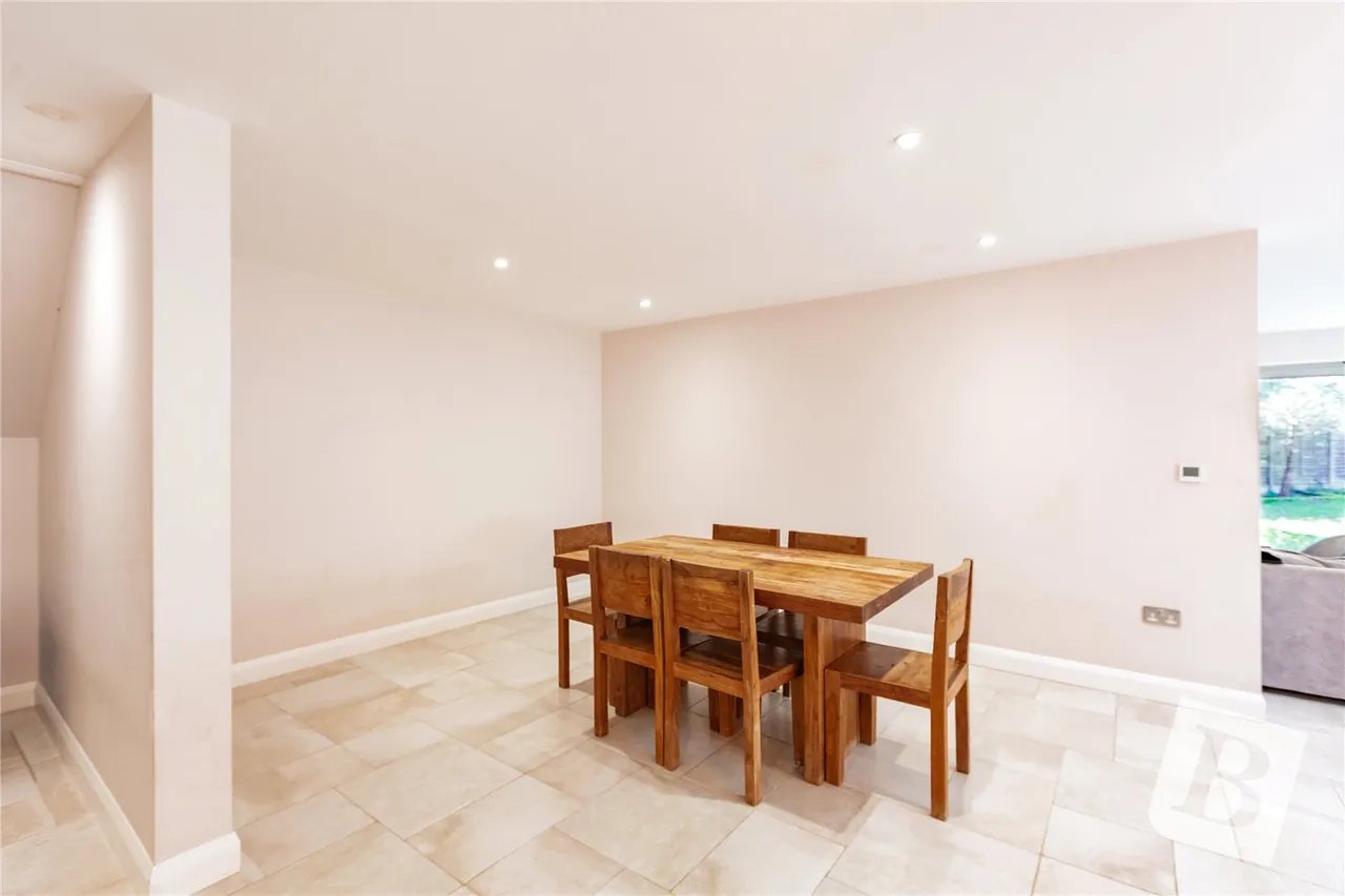 Ashwells Road, Pilgrims Hatch, CM15, photo 11