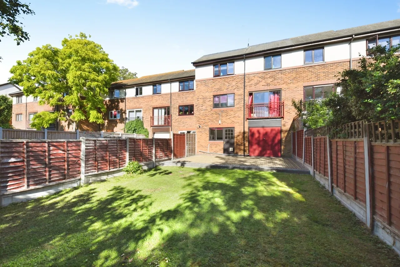 Rosewood Lane, Shoeburyness, Southend-on-Sea, Essex, SS3, photo 6