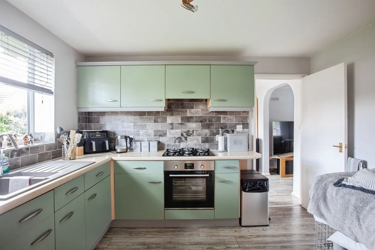 Thistle Drive, Upton, Pontefract, photo 2