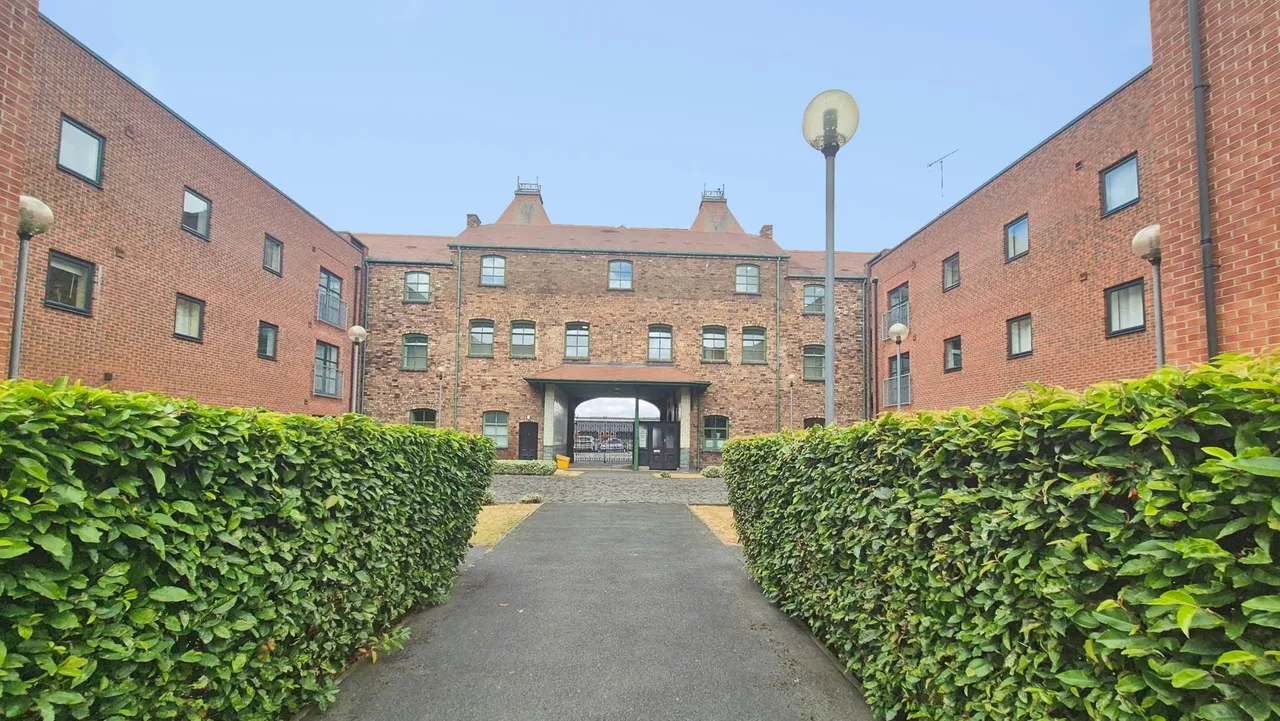 2 bed flat for sale, Hartley Court, Stoke-on-trent, ST4