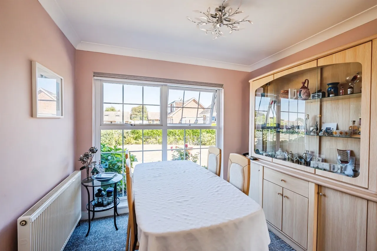 Poynings Close, Seaford, BN25, photo 4