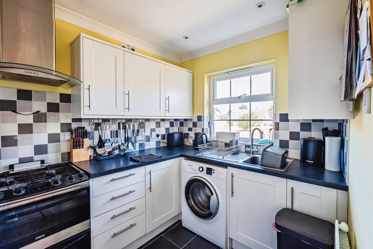 Poynings Close, Seaford, BN25, photo 5