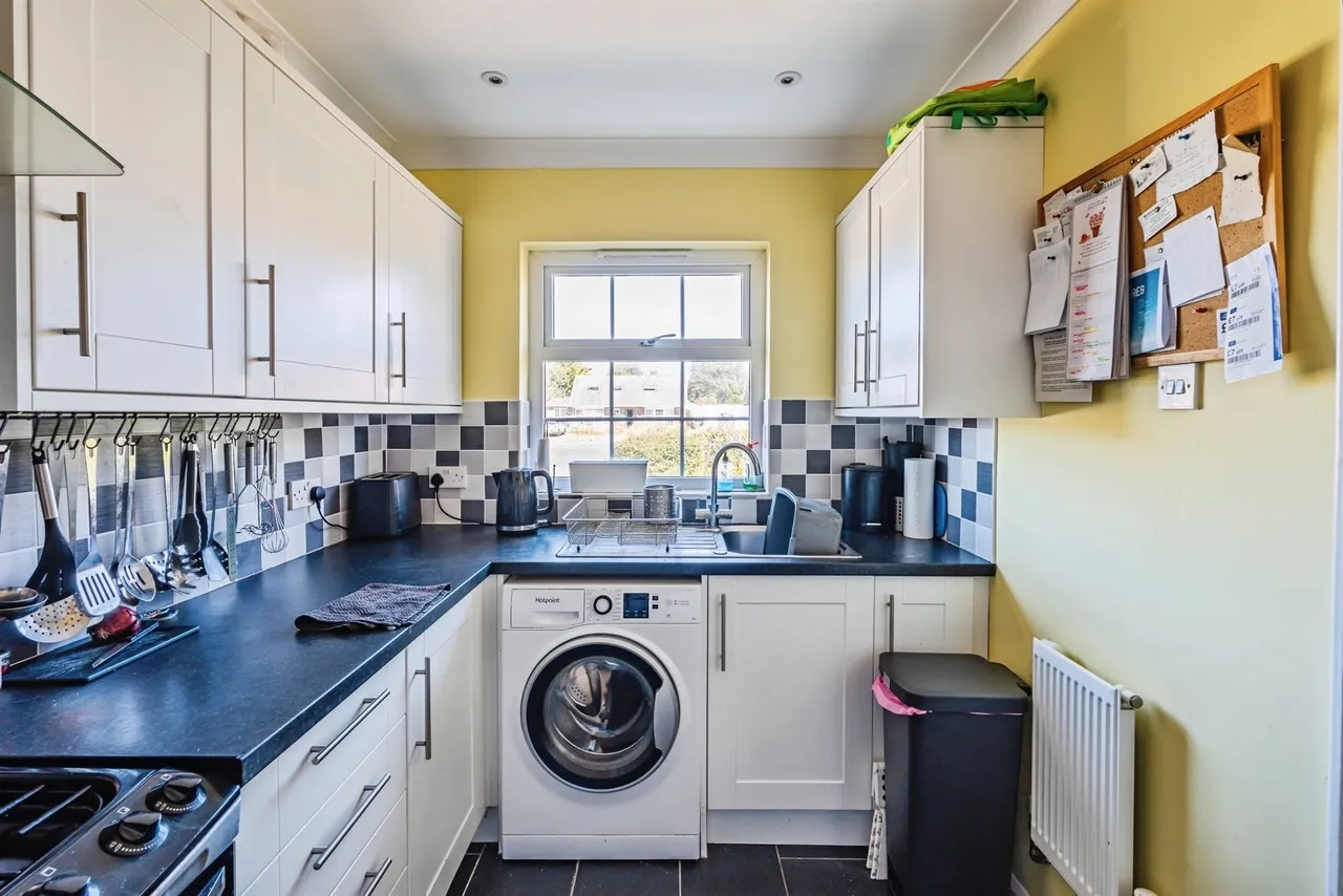 Poynings Close, Seaford, BN25, photo 6