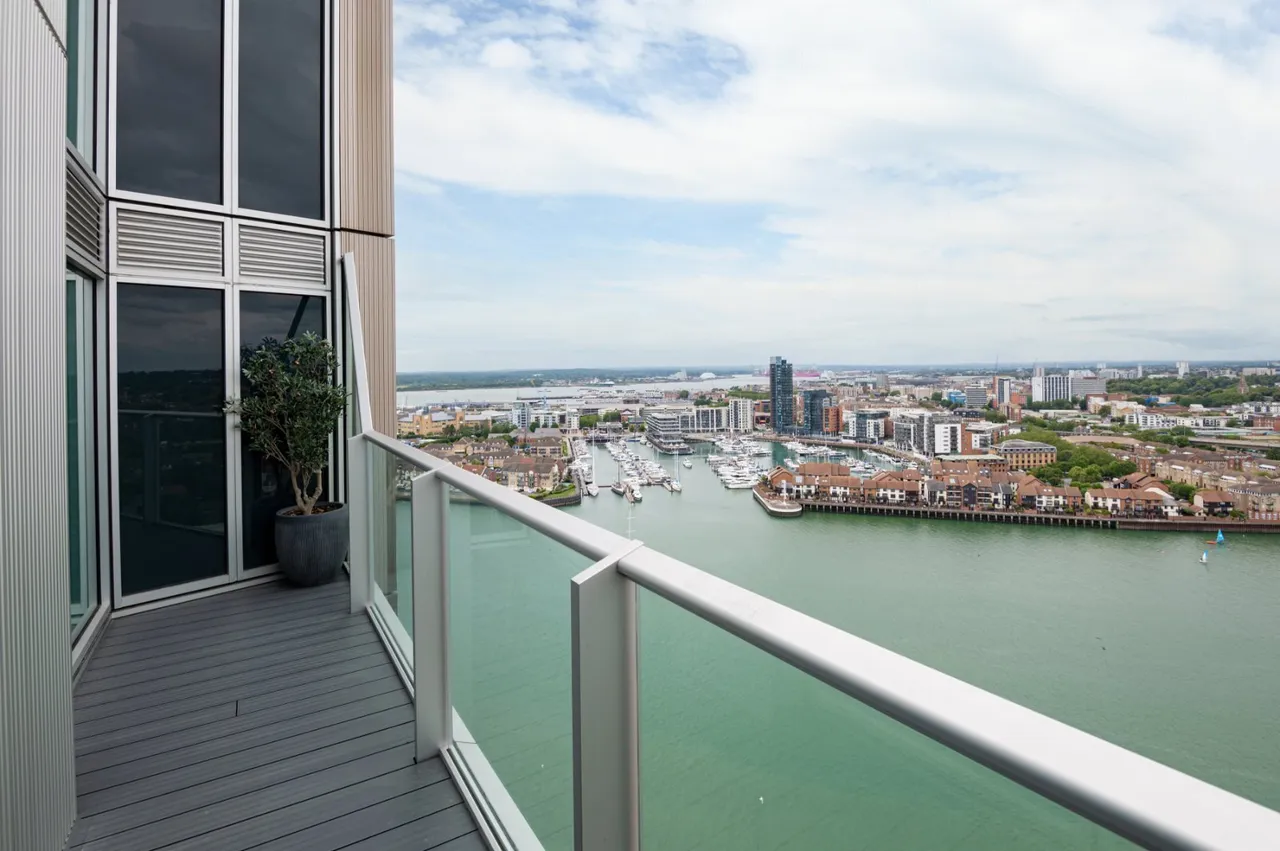 Centenary Plaza, Southampton, SO19, photo 11