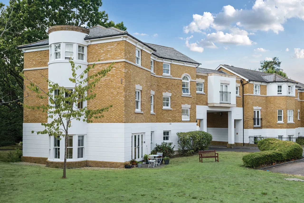 2 bed flat for sale, Cedars Close, London, SE13