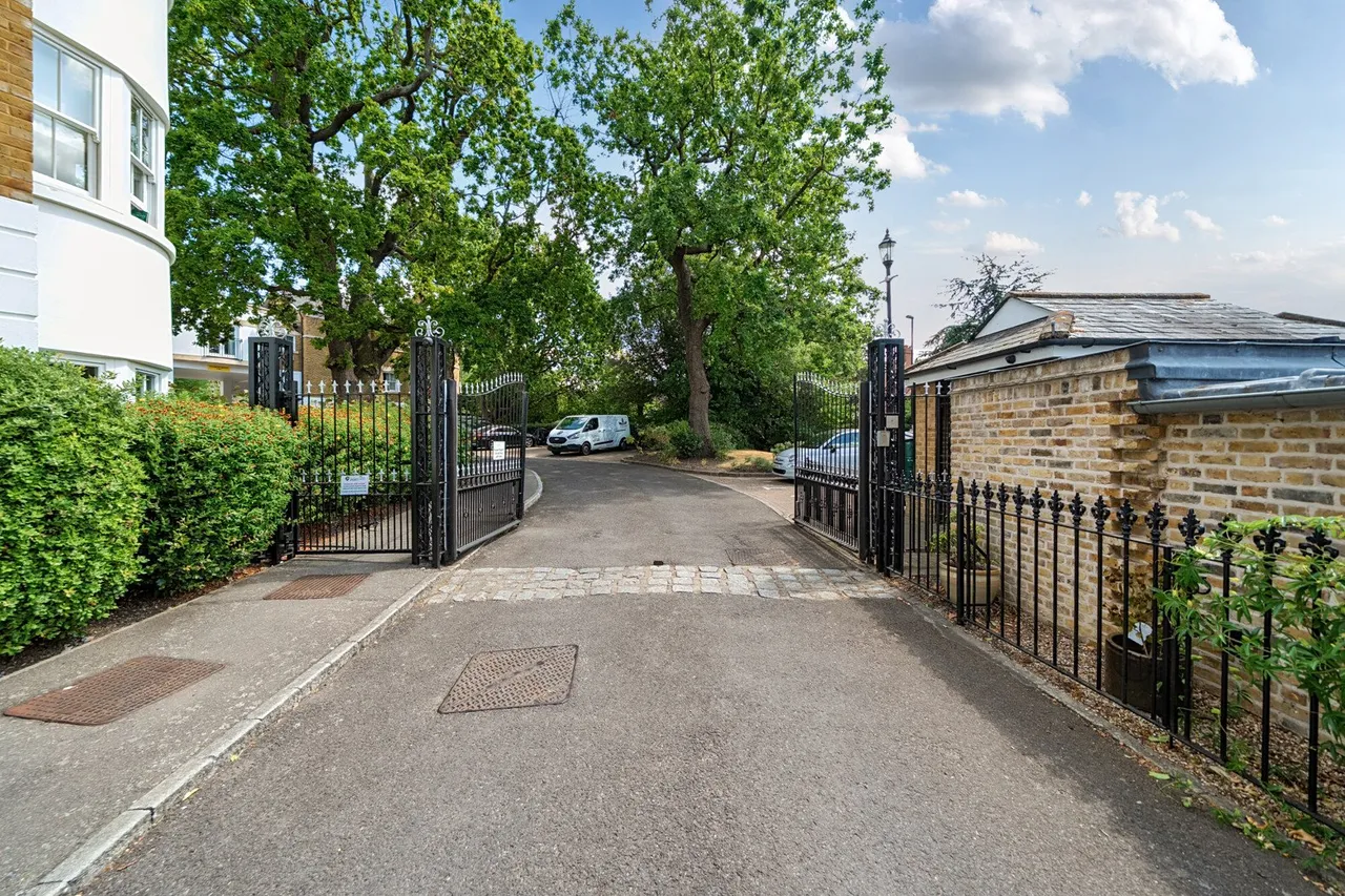 Cedars Close, London, SE13, photo 13