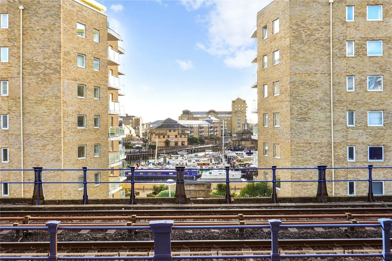 Vitruvian Court, Limehouse Basin, E14, photo 15