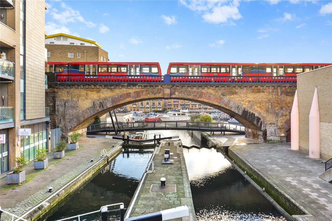 Vitruvian Court, Limehouse Basin, E14, photo 47