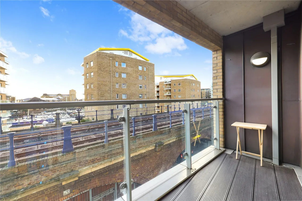 Vitruvian Court, Limehouse Basin, E14, photo 14
