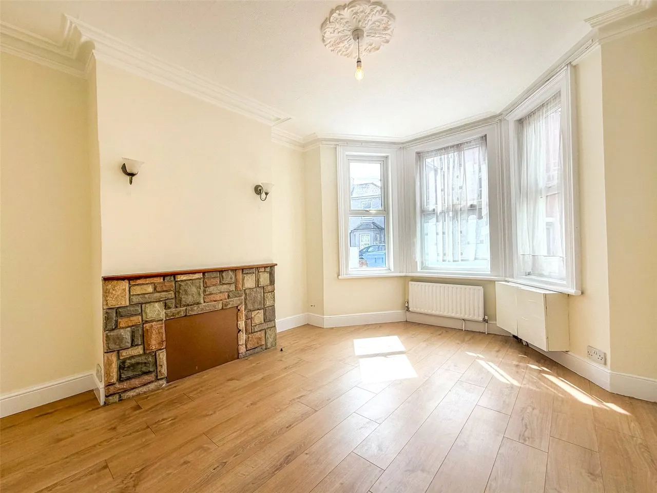 Gordon Road, Aldershot, Hampshire, GU11 1NG, photo 2