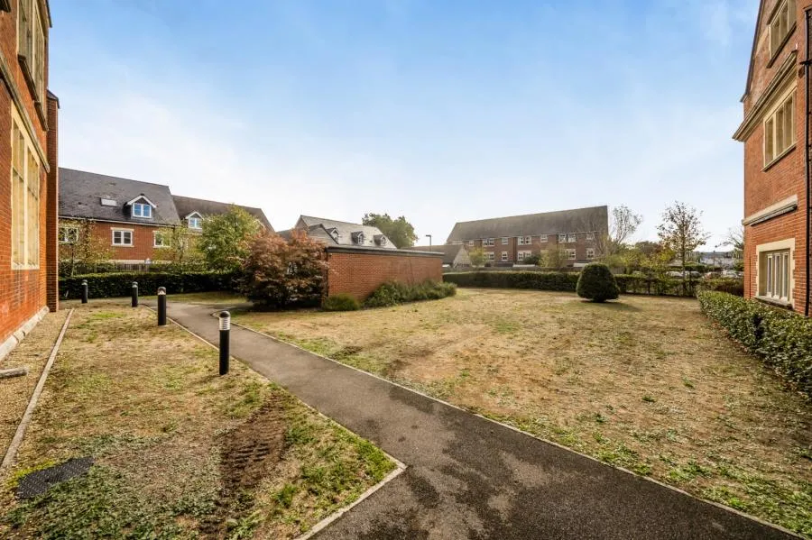 Enborne Road, Newbury, RG14, photo 17