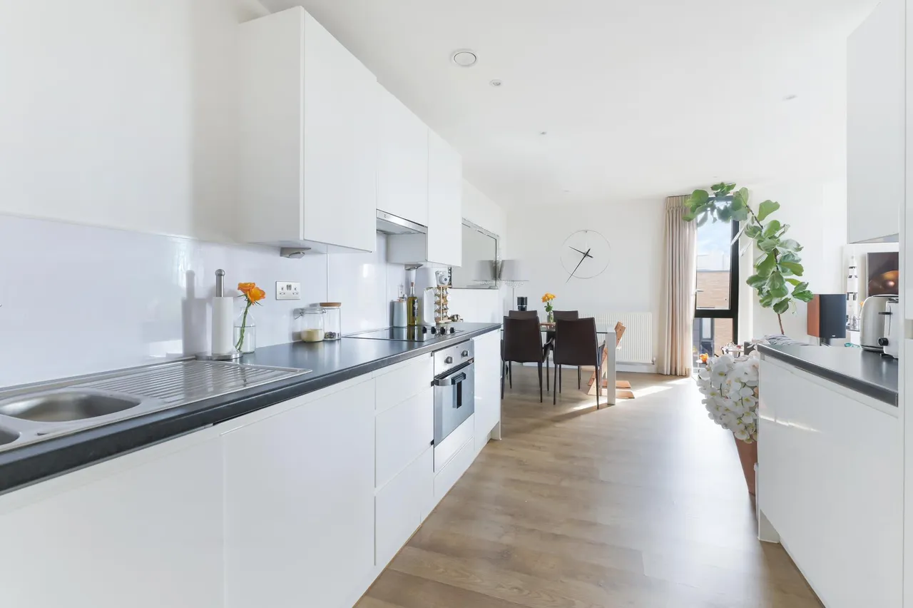 Baltic Avenue, Brentford, TW8, photo 4