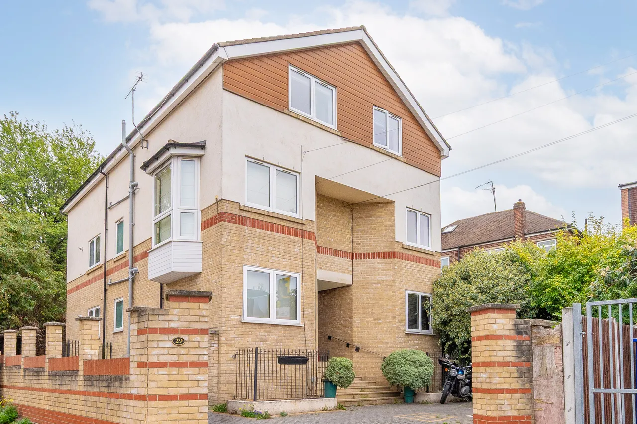 2 bed flat for sale, London, SE27