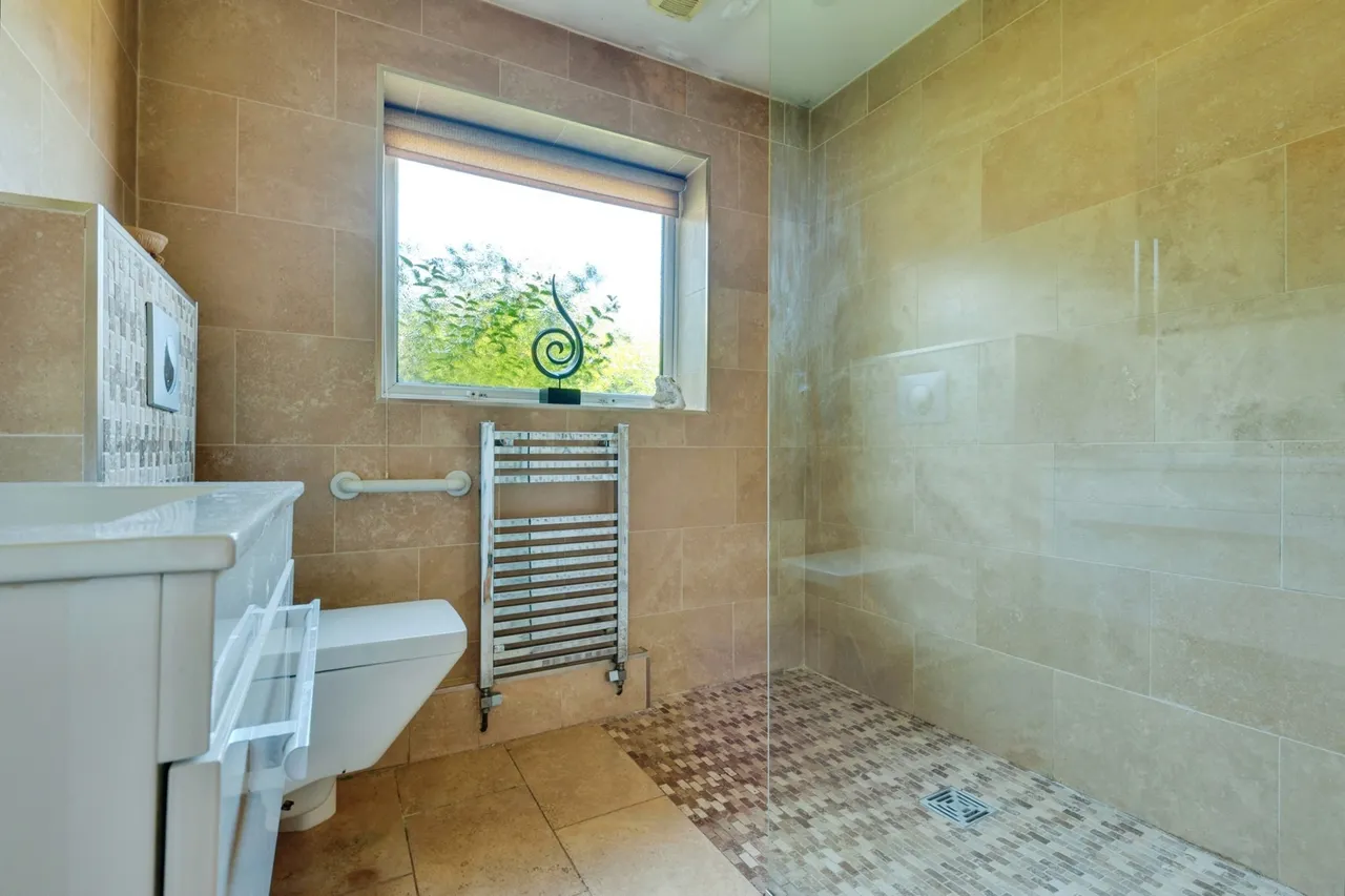 Crompton Drive, Liverpool, L12, photo 13